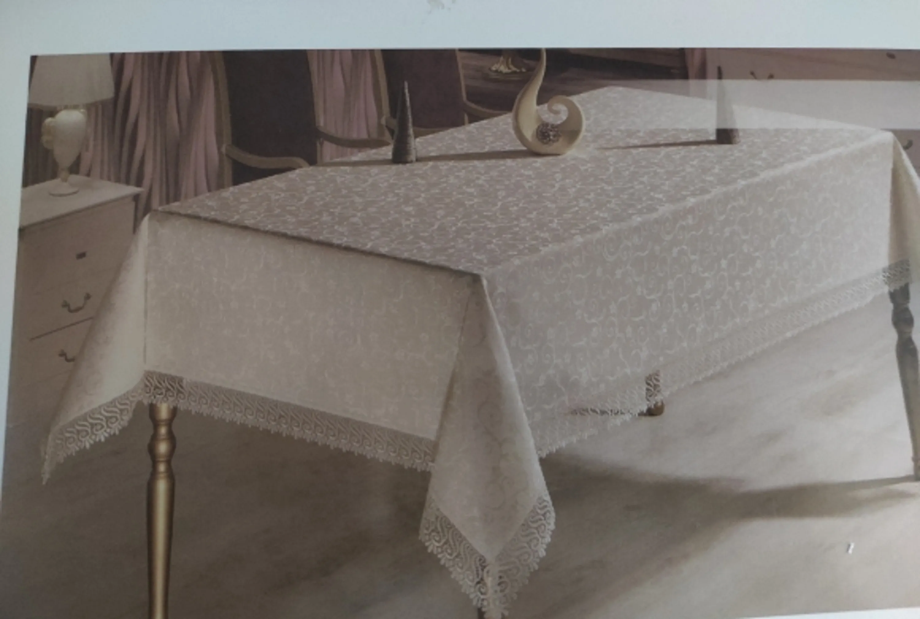 Скатерть 100 % полиэстер 150*220 см