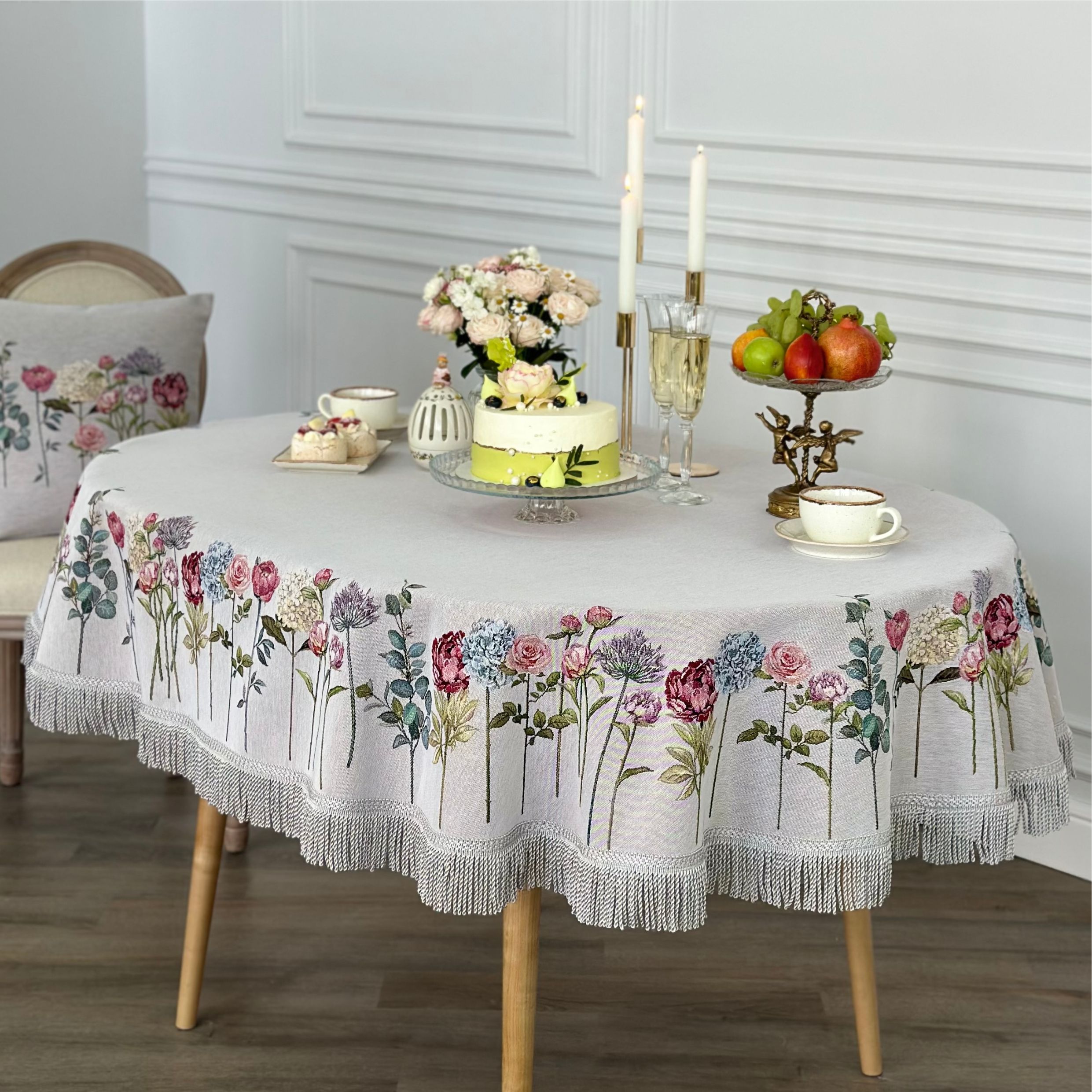 Скатерть гобелен в коробке *Цветы* 150*220