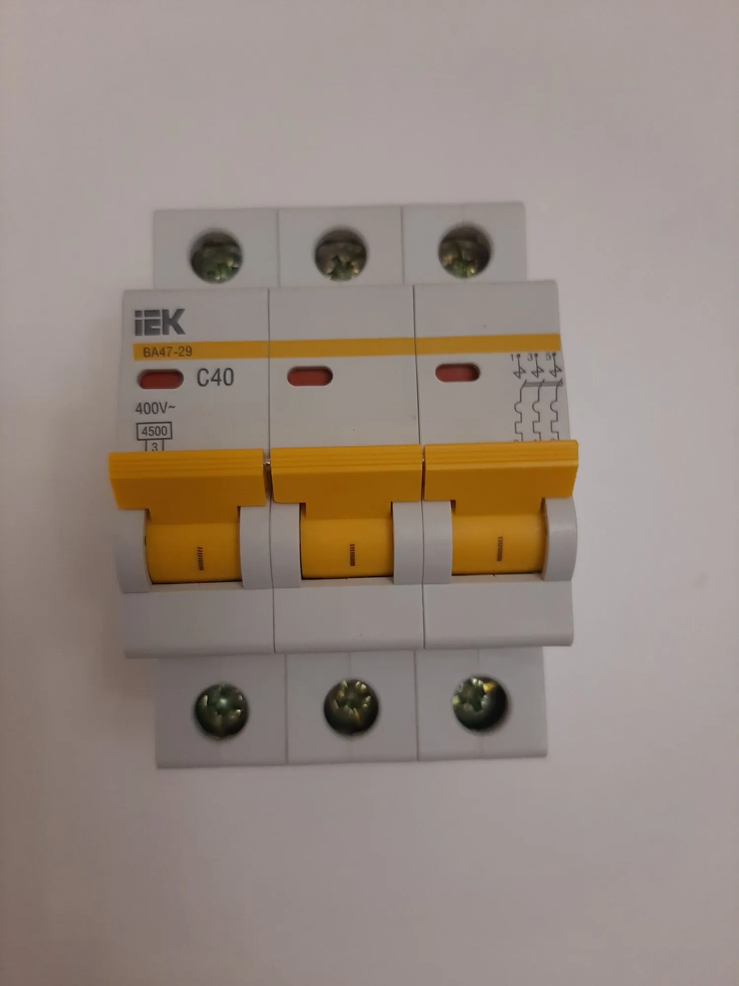 Автомат IEK 1p с40