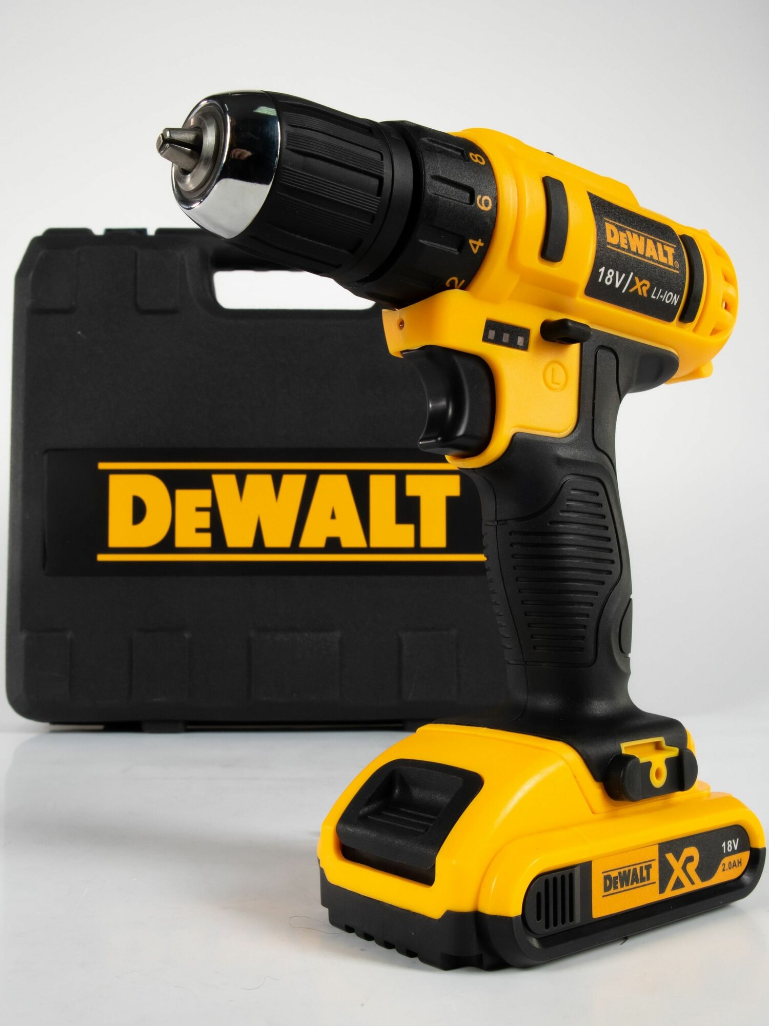 шуруповерт б/щ "Dewalt" 18V, металл патррн, 2акб/1.5А/ч, зу, кейс